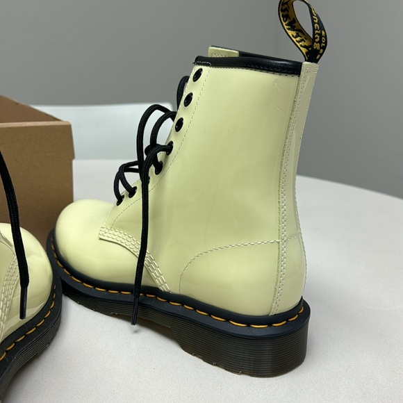 NWOT Dr Martens boots 🥾 - Picture 8 of 9